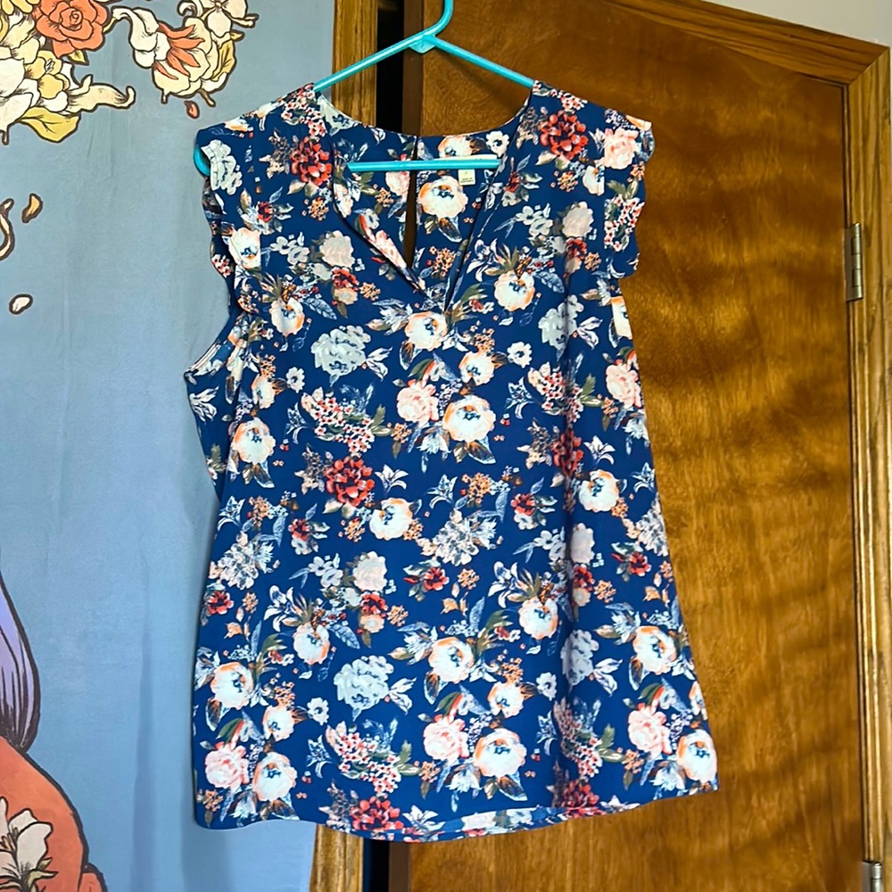 41 Hawthorn sleeveless Floral print in a size Large.